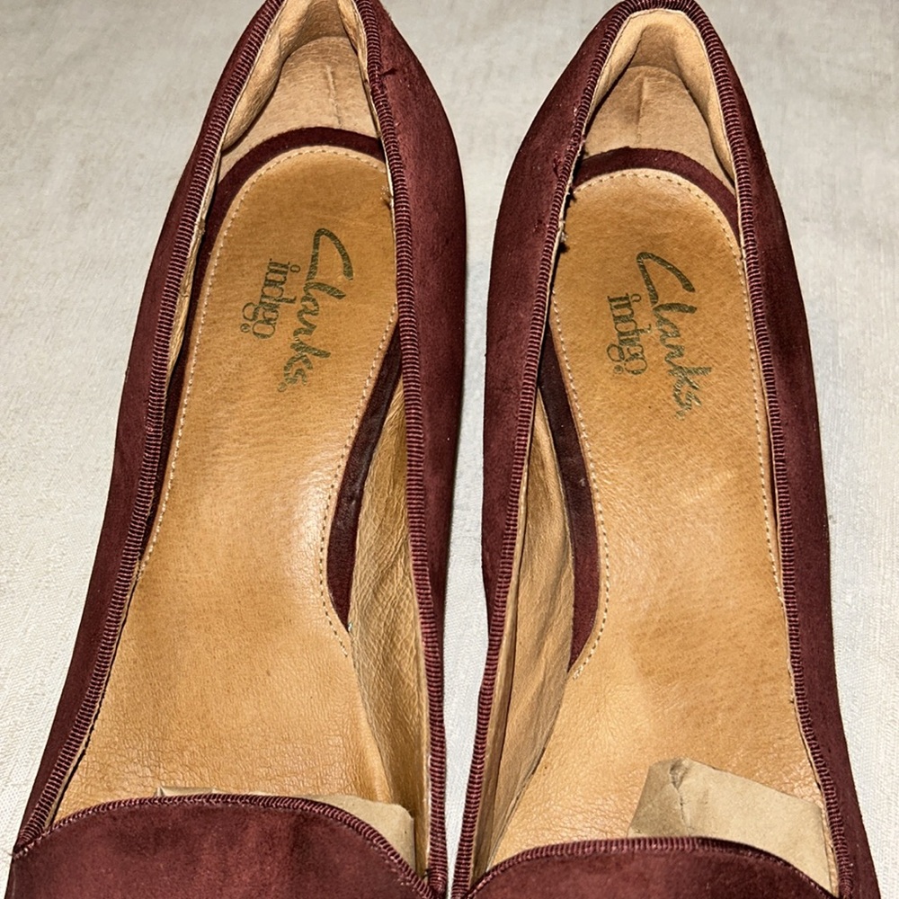 Clarks Burgundy Women's Flats - Picture 2 of 10